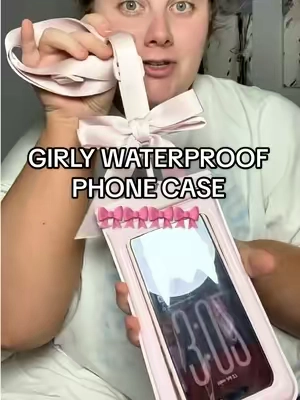 I never go to the water parks without this!! 🎀 #casemate #floatingcase #waterproofcase #waterparkhacks #travelhacks 