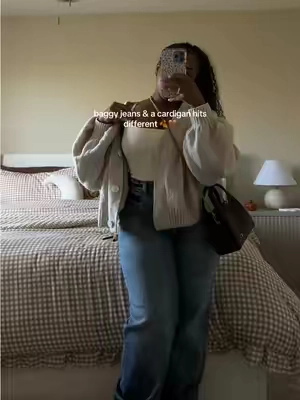 These jeans from fashion nova are so cuteeee🍂  #fashionnovajeans #jeans #curvygirl #jeansoutfit #falloutfitinspo 