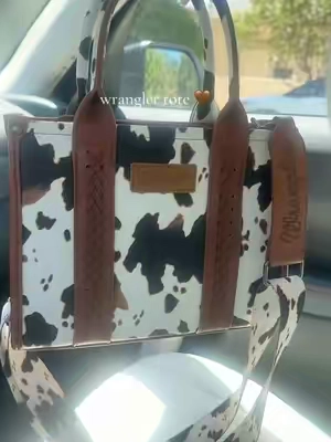 the cutest wrangler tote 🫶 #wrangler #totebag #purse #wranglertote #westernfashion 