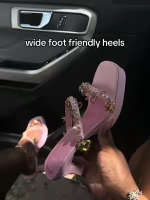 Wide foot friendly shoe 😍😍 #fashiontrends 