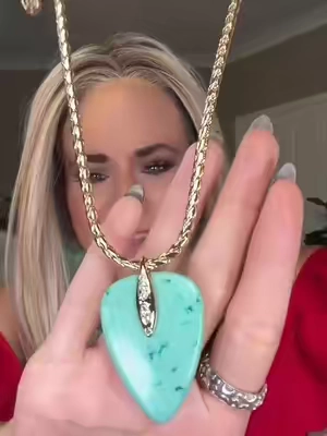 But how gorgeous is this gold turquoise necklace #turquoisejewelry #goldandturquoise #goldjewelry  #turquoise 