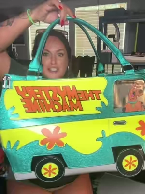 Scooby, and the mystery machine !!! The quality is insane. The detail that went into this ❤️❤️ #scoobydoomovie #scoobydoo #bag #suitcase #totebag  