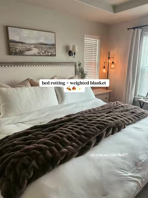 this color “bear” 🧸 is literal perfection for all us espresso girlies #comfrt #weightedblanket #dreamerblanket @Comfrt 