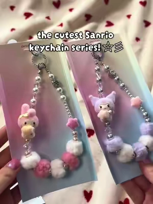 Unbox two with me!! I love my melody especially 🧁🪽 #keychains #sanrio #trinkets #mymelody #kuromi 