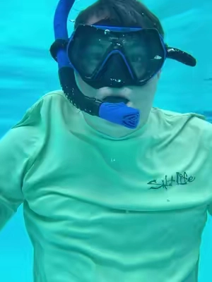 #summervibes #tiktokmademebuylt #tiktokshopdealsforyou #pool #snorkeling @JRing Snorkeling 
