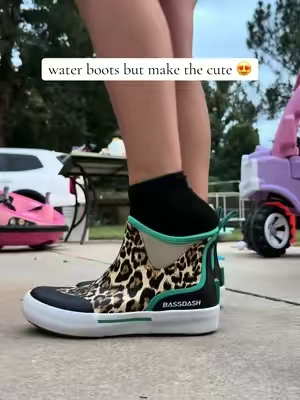 So cute!!! #watershoes #boot #waterboots 