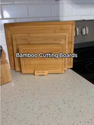 This cutting board set is perfect in any kitchen! Functional and so pretty as kitchen decor! Also makes a great gift! #cuttingboard  #cuttingboardset #bamboocuttingboard #kitchendecor #kitchenmusthaves 