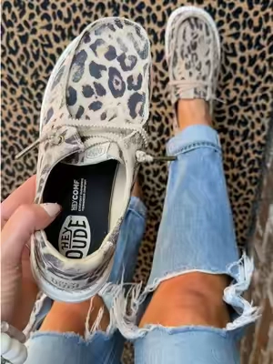 These are the kind of shoes you’ll keep reaching for. 🤎🐆 #heydudeshoes #leopardprint #falldealsforyou #everydaycomfort #womensshoes @HeyDude 