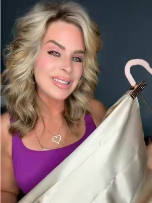 STOP BREAKING YOUR HAIR OFF!!!!! You should be sleeping on a 100% silk pillowcase!! Cotton and Satin pillow cases are breaking your hair off!! 🚫#hairbreakage #hairgrowth #hairinspo #menopause #pillowcase @Blissy Brand 