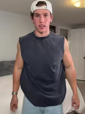 5’8 170lbs wearing Medium #tanks #sleeveless 