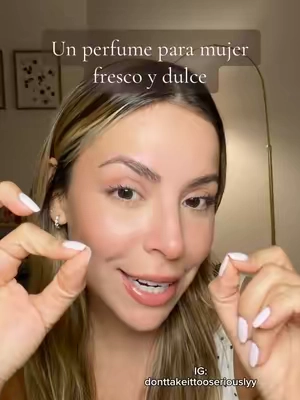 Floral Raspberry se ha convertido en uno de esos perfumes que siempre recibo cumplidos. 🍓🌸 Dulce, femenino y con ese equilibrio perfecto entre notas frutales y florales que se siente sofisticado, no empalagoso. Si te gustan las fragancias que dejan huella, esta merece un lugar en tu colección. ✨ @Dossier Perfume #dossierperfumes #chanelperfume #perfumereview #perfumerecommendation #perfumeparamujer 