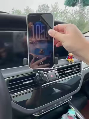 I finally found a phone mount that actually works #SoporteParaCelular #AccesoriosParaAuto #GadgetsParaAuto #CarGadgets #techfinds 