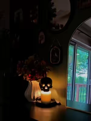 This candle warmer is so freaking badass😍 I absolutely love it!! It does have a remote so you can adjust the brightness and also set a timer. It does adjust in the back so you can lift it higher or lower. Definitely a must have! It's in the orange cart❤️