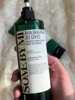 never picking up for 🍓 legs again 🥰 @somebymi_my @SOME BY MI UK  #somebymi #strawberryskin #keratosispilaris #tiktokshopcreatorpicks #chickenskin 