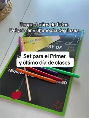 📚 First Day of School Sign – Reusable Double-Sided Board ✏️ Los primeros y últimos días de clases pasan más rápido de lo que imaginamos. 🥹 Este pizarrón reutilizable es perfecto para capturar esos recuerdos año tras año. Solo escribe la información con los marcadores incluidos, toma la foto y guárdala para siempre. Además, es de doble cara: un lado para el primer día de clases y el otro para el último.  #tiktokshopcreatorpicks #tiktokshopsummersalesale #backtoschool #regresoaclases2026 #firstdayofschool  