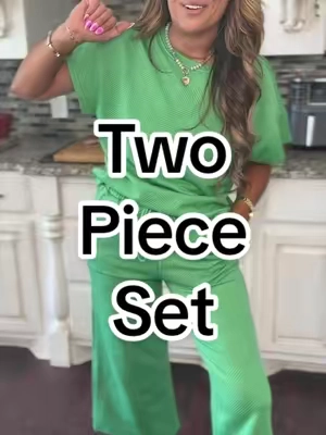 A set that would be perfect to wear to work for teachers #teacherfashion #teacherstyle 