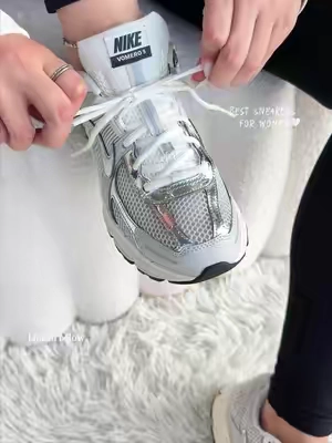 A grey sneaker that actually has personality 👟 #flykicks #tiktokshopsummersale #ttsneakerweek #nike #vomero 