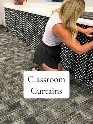 Decorate & organize at the same time 🙌🏻🙌🏻 #teacher #teachersoftiktok #classroomdecor #classroommusthaves #teacherdecor 