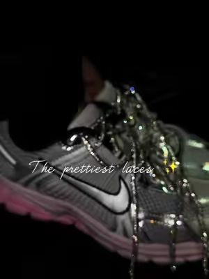 Love these laces 😮‍💨✨🔥😍 #shoelace #nike #nikevomero5 #pinkshoes #womansshoes 