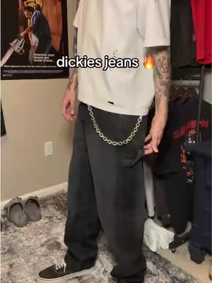 the fit of these is genuinely perfect i’m gonna be spamming these for sure #dickies #baggyjeans #y2k #alternative #fashion @Dickies 