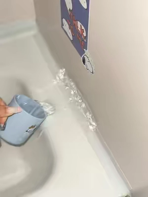The secret to a cleaner bathroom 🧼🚿#LifeHack #tiktokmademebuyit #bathroom #caulktape #caulking 