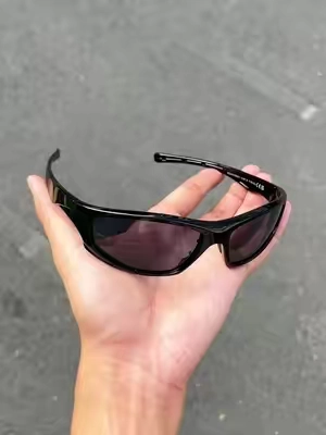 #polarizedsunglass #y2k #shadesformen #fashionsunglasses #tiktokshopsummersale 