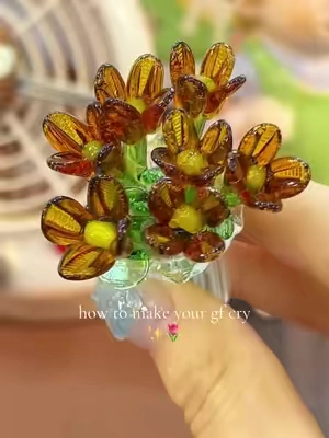 Tears of joy 🤎💫 #glassflowers #flowers #bouquet #giftforgirlfriend #cutegifts 