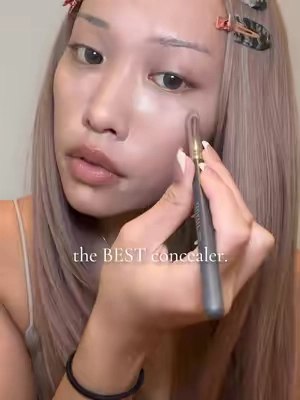 the glow concealer is textured skin friendly <3 #glownotdryconcealer #notdryconcealer #glowmakeup #concealer #makeuptutorial 