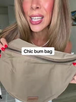 10/10 no notes! This bag is SO chic I almost forget it’s an active bag! #bumbag #activebag #crossbodybag #mombag #andar 