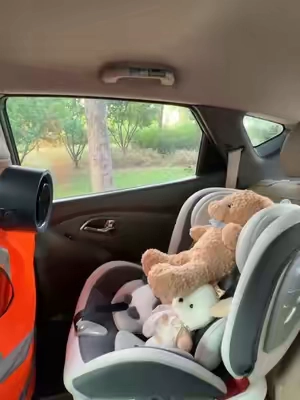 ¡Deja de dejar que tu bebé sude en el caluroso asiento trasero! 🛑👶 Este ventilador inalámbrico con clip es increíble para los viajes por carretera de verano y las aventuras familiares al aire libre. 🚗⛺️
 
 Engánchalo al reposacabezas del auto, al carrito de bebé o a la silla de acampar: va a donde tú vayas. El motor turbo silencioso mantiene a tu pequeño fresco sin despertarlo. 🤫
 
 ¡Apúrate y revisa el carrito naranja de abajo antes de que este ventilador viral se agote! 🛒👇
 #trucosdeauto #viajesenfamilia #articulosparabebe #ventiladorportatil#comprastiktok