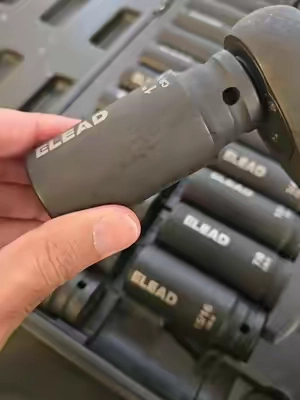Juego de dados de impacto ELEAD 1/2 pulgada con 30 piezas SAE y métricas, ideal para mecánicos, talleres y proyectos de reparación automotriz. Fabricado en acero cromo vanadio con extensiones, carraca y adaptador para ofrecer máxima resistencia, precisión y organización. #impactsocket #herramientasdeimpacto #socketset #mecanico #herramientas 