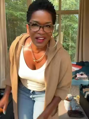 Fall sweater 🍁 #fashionover50 #fallsweater #casualoutfits 