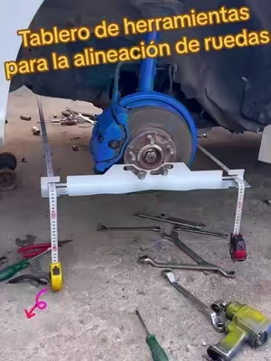 La mayoría de la gente desconoce que dos simples placas pueden medir con precisión la convergencia de las ruedas.#DIY #car #autotools #savemoney #bluecollar 