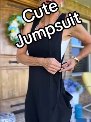 Great for traveling or just looking cute & comfy!!🖤 @ANRABESS #jumpsuit #overalls #romper #traveloutfit #falloutfits 