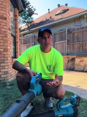 Great way to clean up around the house or shop in a hurry! @SEESII Tools #leafblower#electricblower#landscaping   