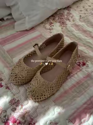 love the floral details 🧸💐… #chic #maryjanes #balletflats #fallfashion #backtoschool  chic girly maryjanes ballet flats fall outfit inspo ideas fashion 