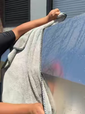 This shaggy towel is incredibly soft and super absorbent. With its generous one-inch thickness and 36" x 25" size, it easily dries your entire vehicle in just a few smooth passes: no more water spots or annoying streaks. #ChemicalGuys #DetailingLife #CarDetailing #beforeafter