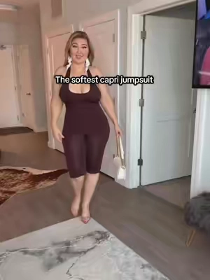 Stretchy and true to size😍 5’9 225lbs large 