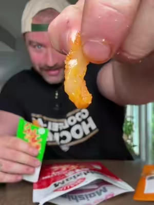 These konjak strips are absolutely insane.  #konjac #chinesesnacks #snacks #exoticfood 