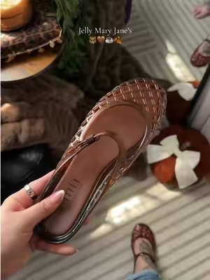 #jellyshoes #jellyflats #maryjaneshoes #fallfashion 