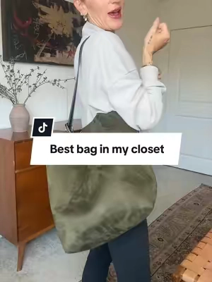 The perfect mom bag that doesn’t look like a mom bag! #tote #oversizedbag #bucketbag #vegansuede 