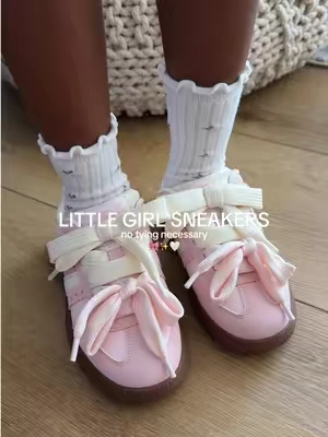Moms, you need to get these for back to school before they sell out! #backtoschoolshopping #girlsneakers #velcrosneakers #toddlershoes 