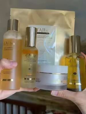If you want to GLOW your dark spots need some work! This bundle has it all to help target those areas from A-Z. @d'Alba Piedmont  #tiktokshopsummersale #tiktokshopsummerturnup #dalba #darkspots #hyperpigmentation 