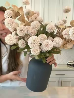 Faux flowers and vase bundle #fauxflowers #flowers #vase #homedecor #interiordesign 