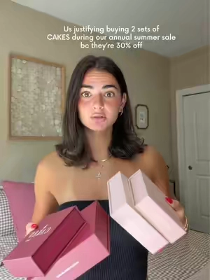 One 'fish' designed for workouts and swimming, and another for everyday wear 🤝 🐠 #AnnualCakesSale 