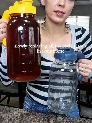 This set of 2 mason jar glass pitchers are a must have #glasspitcher #nontoxicswaps #kitchenfinds #homemadedrinks 