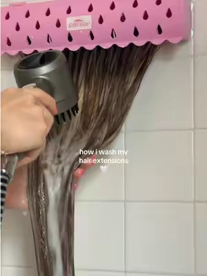 this hair extension holder makes my life so much easier 😅 #hairextensions 