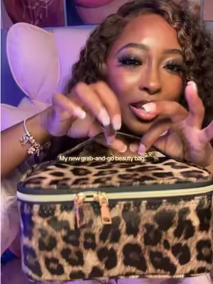 My makeup bag has to be cute, spacious, and actually keep everything organized. 🖤✨ This travel cosmetic case has plenty of room for my beauty essentials, adjustable dividers, and a handle that makes it easy to grab and go. Perfect for vacations, content days, or keeping my everyday products together. #TravelMakeupBag #MakeupOrganizer #TravelEssentials #BeautyStorage #makeup 