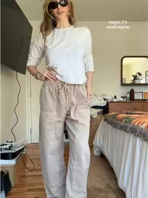gap’s best-selling barrel pants just restocked and they’re likely not here to stay for long @Gap #barrelpants #kyotopants #gapbarrelpants #jenniferanistonpants #jenniferanistonstyle 