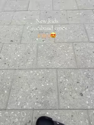 #kidscrocs #crocs #crocsforkids #tiktokshopsummersale #backtoschoolshopping 